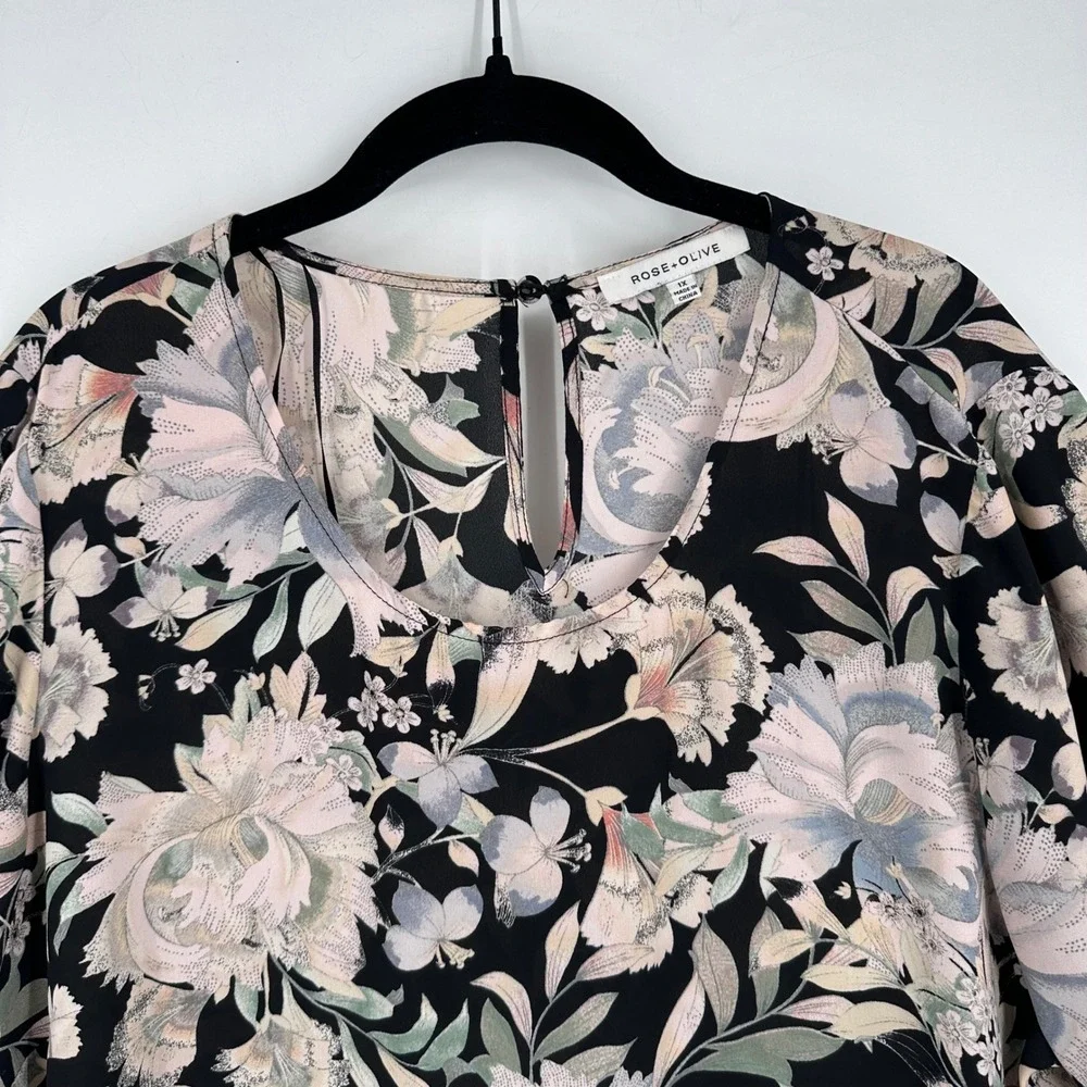 Rose & Olive Black Floral Bell‎ Sleeve Keyhole Neck Blouse Size 1X Dark Romantic